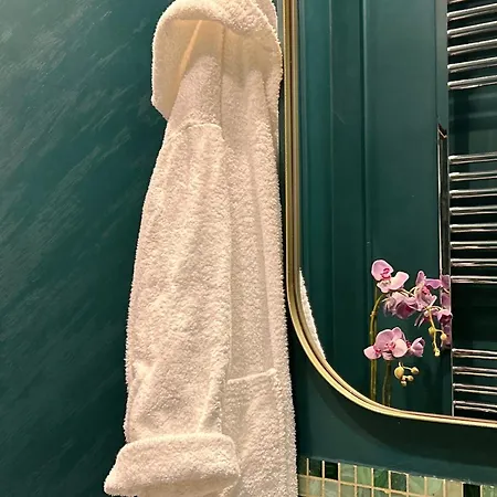 Bed & Breakfast Colombo 4*